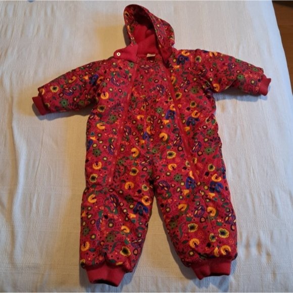 Hanna Andersson Other - Hanna Andersson girls size 90 or US 3 RED snowsuit with floral design